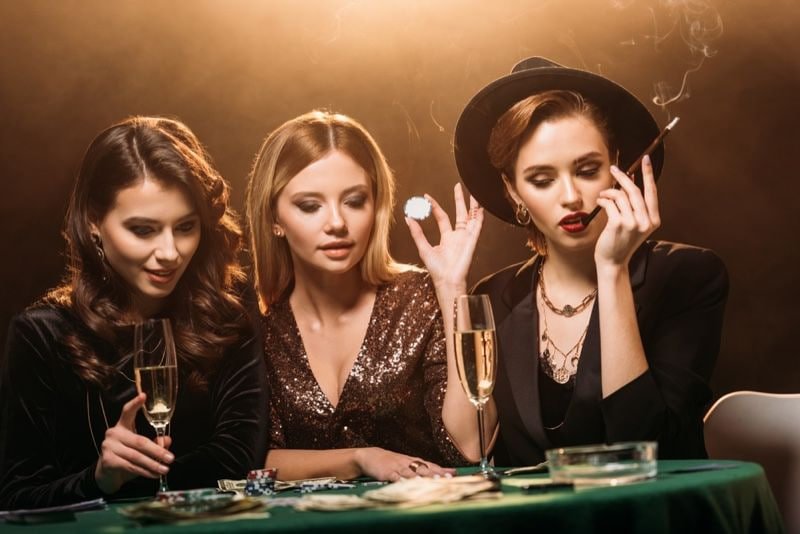 Platform 333 hoki menyediakan live casino, sportsbook, dan slot games